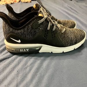 Mens Nike AirMax size 10.5